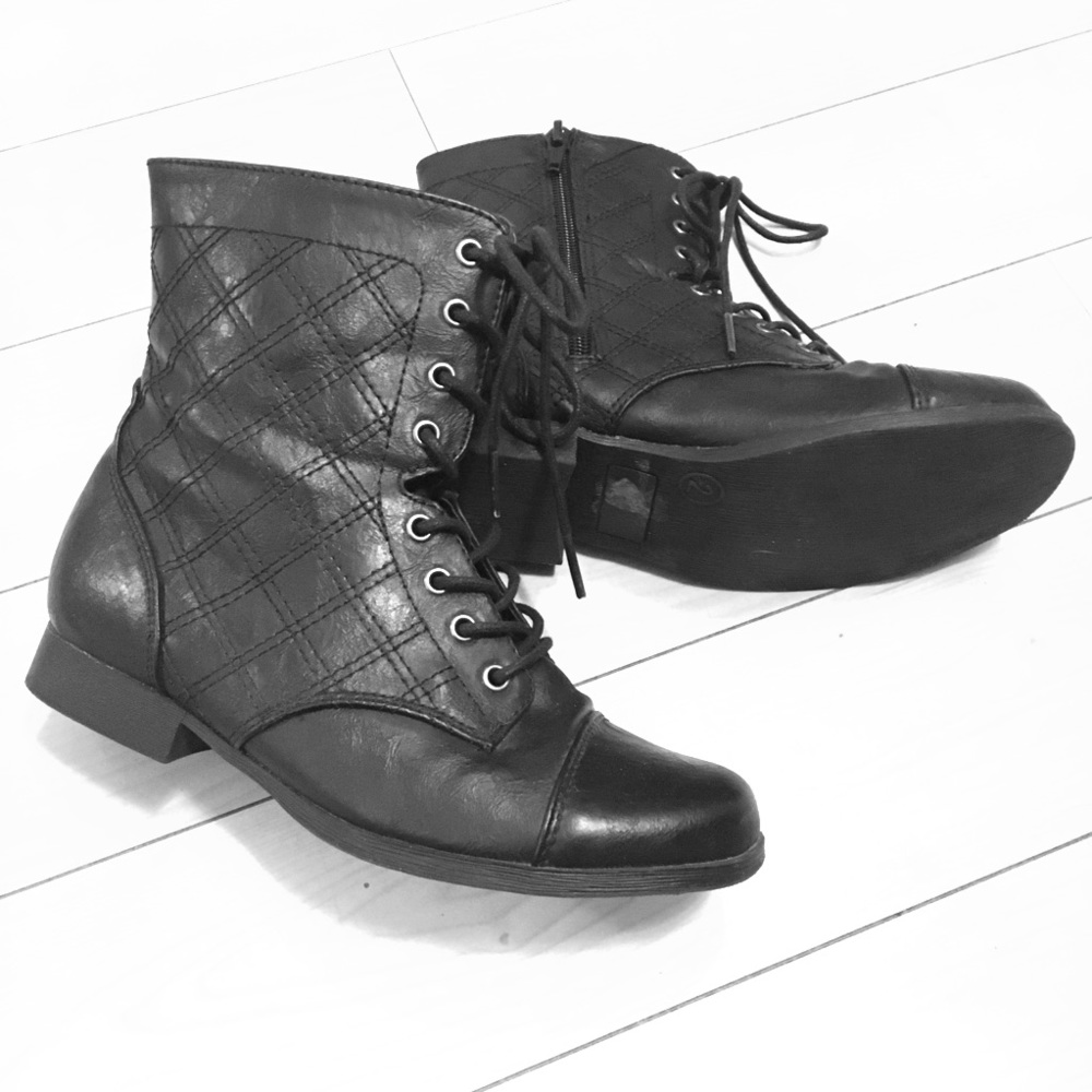 Girls’ boots